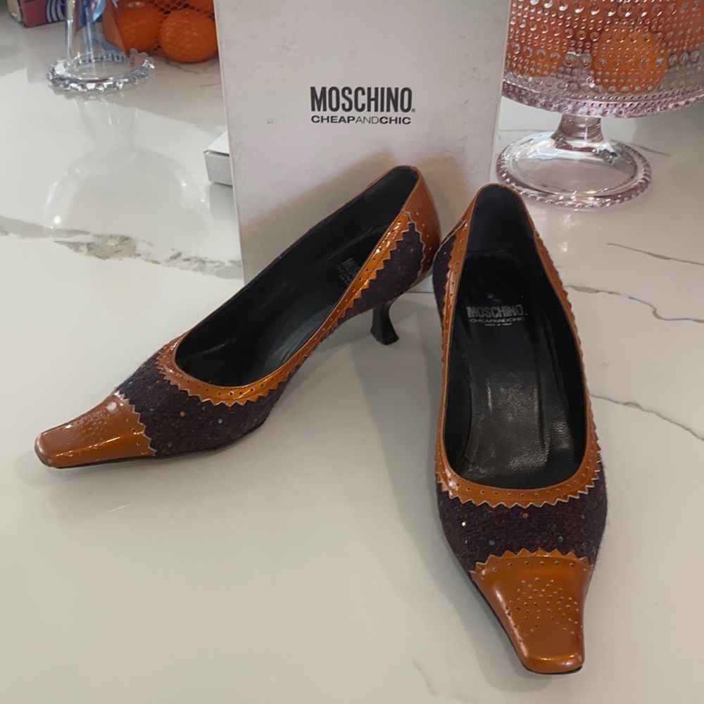 Moschino Vintage Sz 38 Kitten Heel Wingtip shoe